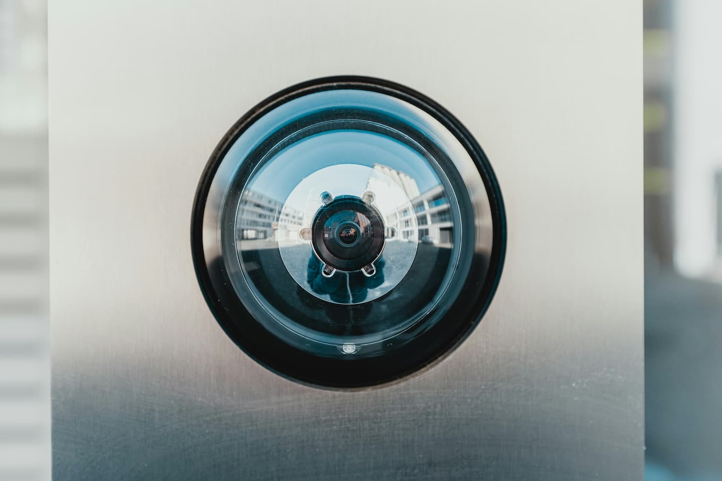 Come proteggere la tua attività commerciale con un sistema di videosorveglianza efficace